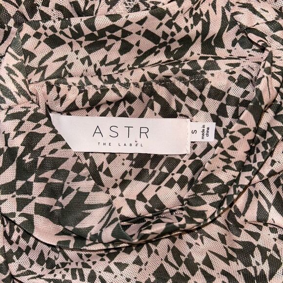 ASTR The Label Women's Zazie Mock Neck Top - Size S - Picture 3 of 8